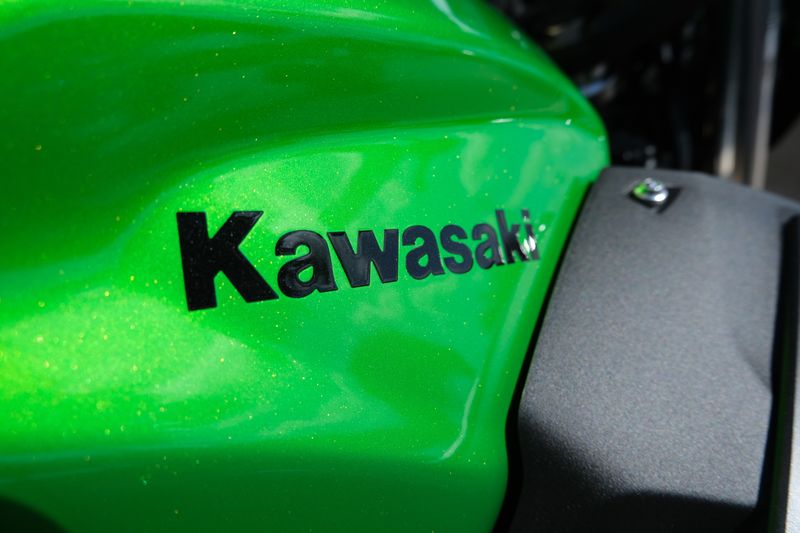 2024 Kawasaki Z500 ABS CANDY LIME GREEN AND METALLIC FLAT SPARK BLACK AND METALLIC GRAPHITE GRAYImage 9