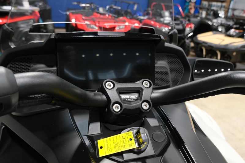 NEW 2026 CAN-AM SPYDER F3-T Image 14