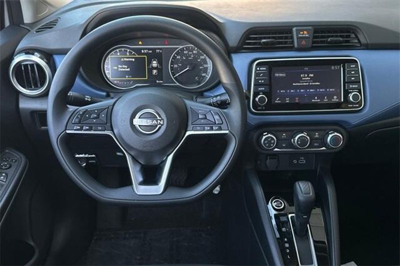 New 2025 Nissan Versa 1.6 SVImage 21