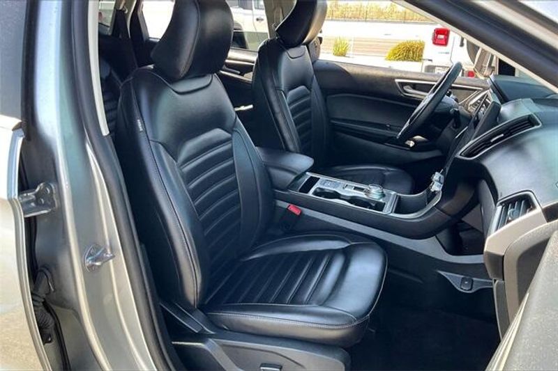 Used 2024 Ford Edge SELImage 6