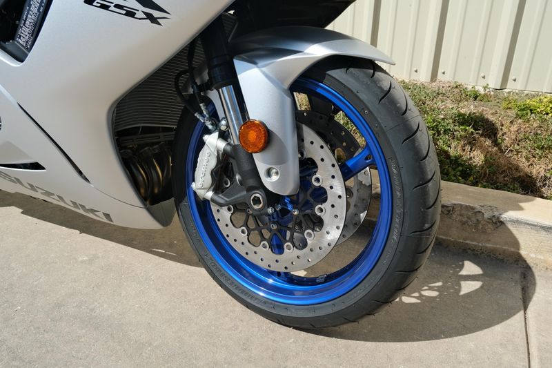 NEW 2026 SUZUKI GSXR600  in a SILVER exterior color. Family PowerSports (877) 886-1997 familypowersports.com 