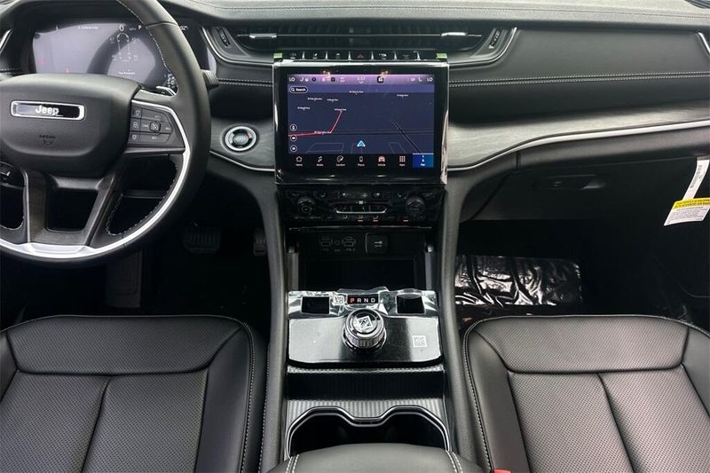 2025 Jeep Grand Cherokee Limited photo 10