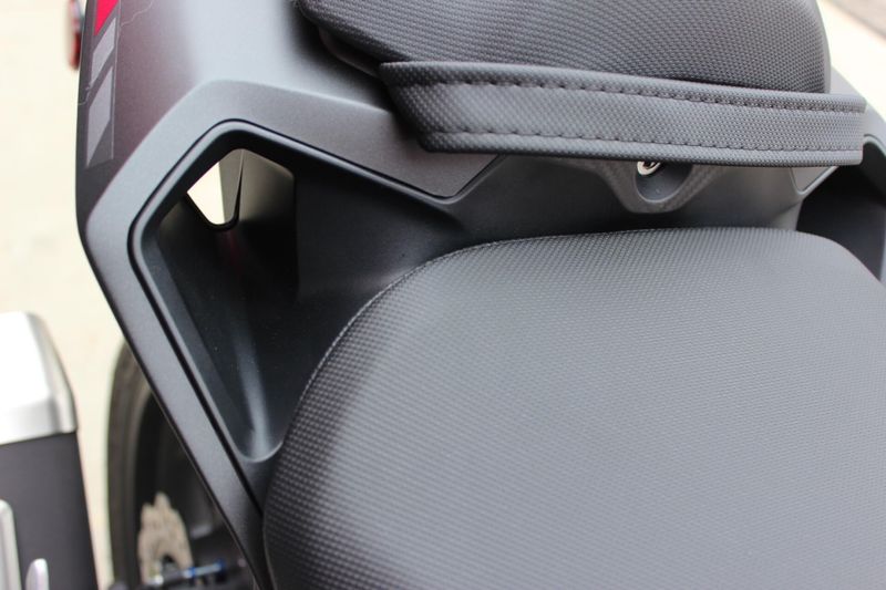 New 2025 Honda CB750 HORNET Image 12