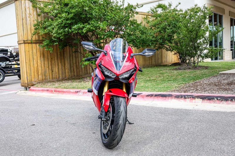 2022 Honda CBR1000RR ABS Image 2