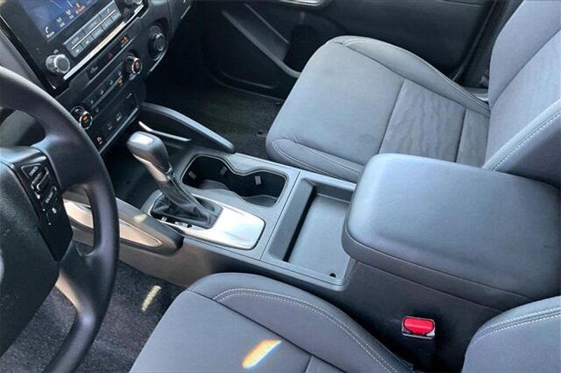 Used 2024 Nissan Frontier SVImage 17