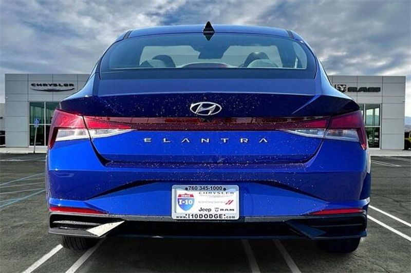 Used 2023 Hyundai Elantra SELImage 3