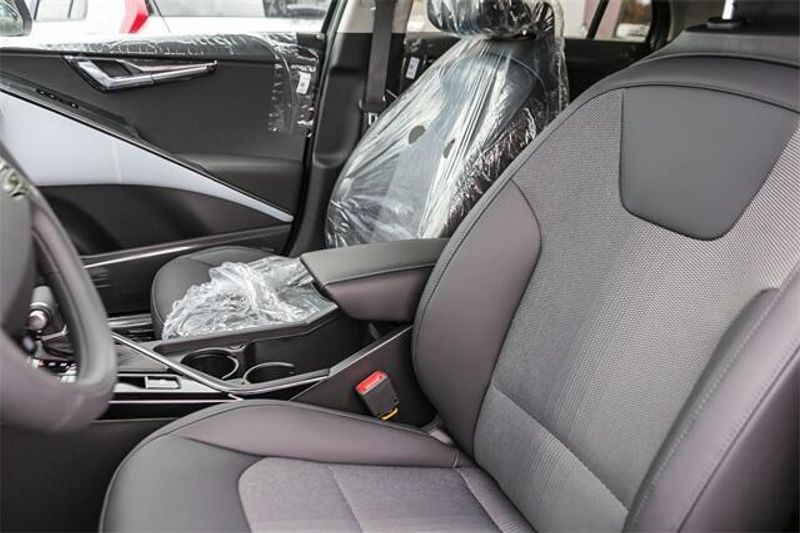 New 2025 Kia Niro EXImage 8