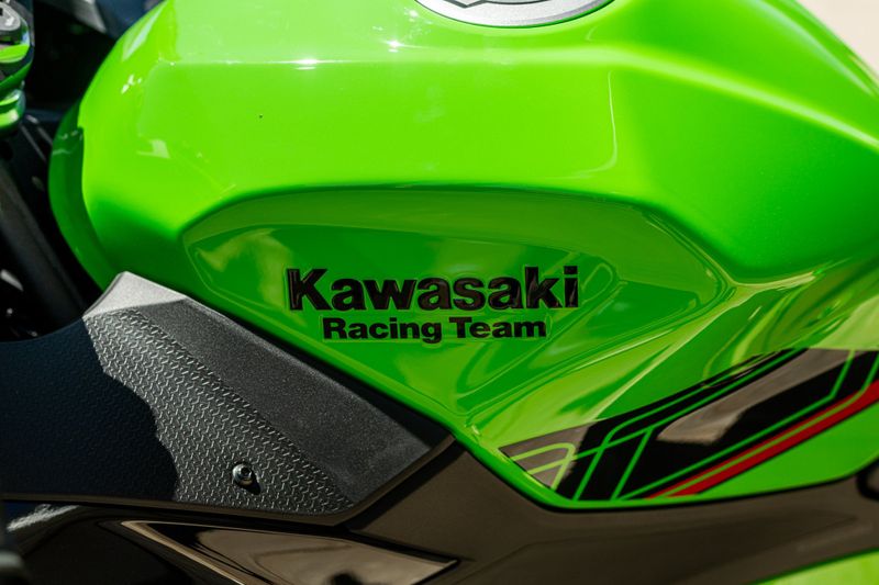 2024 Kawasaki NINJA 500 KRT EDITION LIME GREEN AND EBONYImage 7