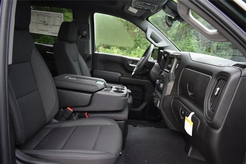New 2025 Chevrolet Silverado 1500 CustomImage 15
