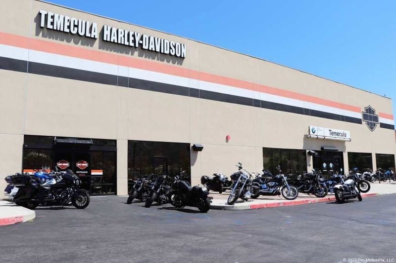 2017 Harley-Davidson Electra Glide in a BLK GNT/EL RED W/PINSTRIPE exterior color. BMW Motorcycles of Temecula – Southern California 951-395-0675 bmwmotorcyclesoftemecula.com 