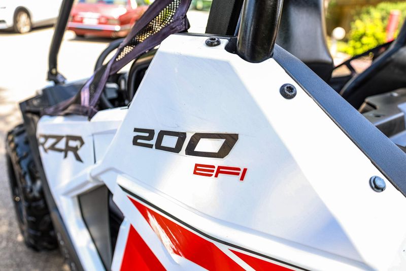 2022 Polaris RZR 200 EFI  WHITE LIGHTNING Image 14