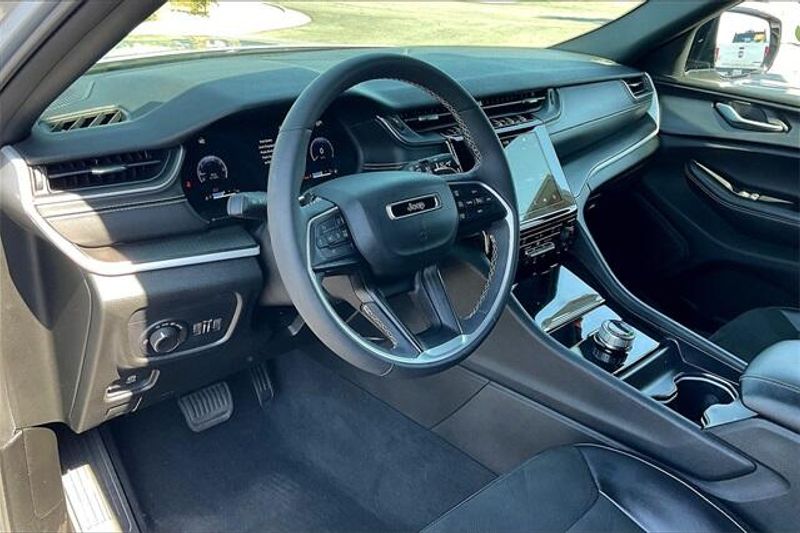 Used 2023 Jeep Grand Cherokee L AltitudeImage 14