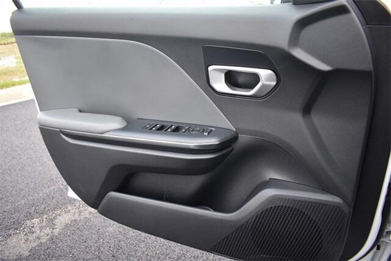 2025 Kia K4 LXSImage 27