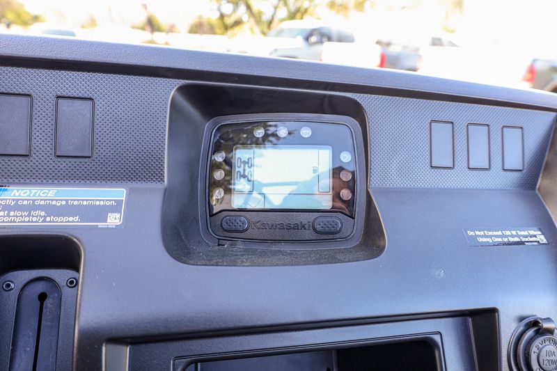 NEW 2026 KAWASAKI MULE PROFXT 820 EPS Image 3