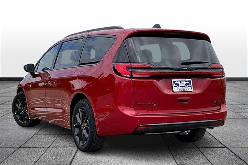 2024 Chrysler Pacifica Touring L AwdImage 3