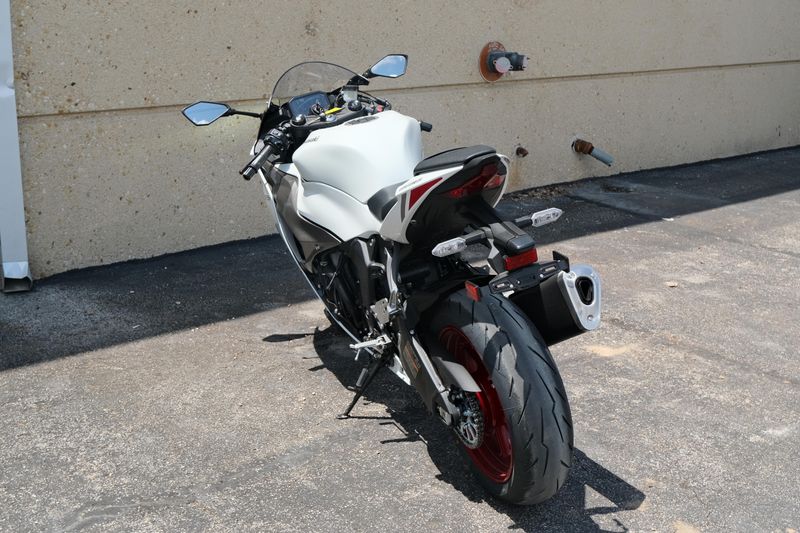 2025 Kawasaki NINJA ZX6R ABS PEARL ROBOTIC WHITE AND METALLIC GRAPHITE GRAY Image 8