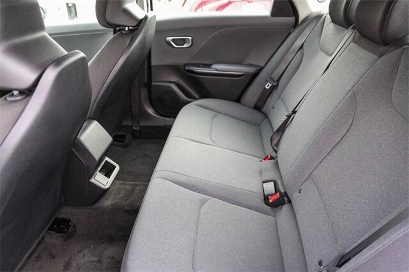 New 2025 Kia K4 LXImage 9