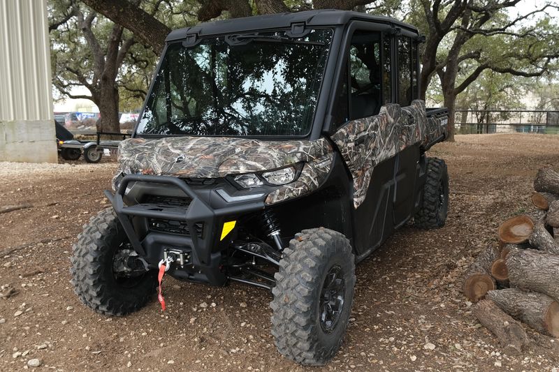 2025 Can-Am DEFENDER MAX LIMITED CAB HD10 WILDLAND CAMOImage 13