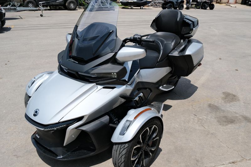 2024 Can-Am SPYDER RT LIMITED HYPER SILVER WITH PLATINUM Image 7