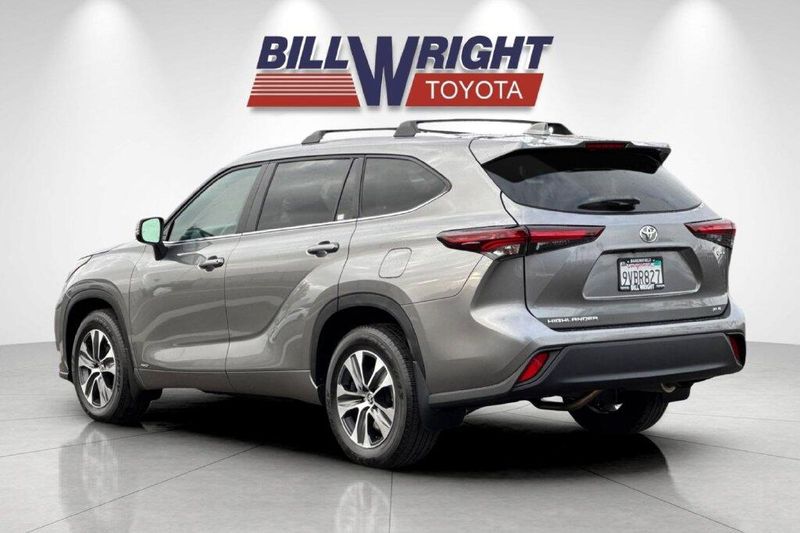 Used 2026 Toyota Highlander Hybrid XLEImage 5