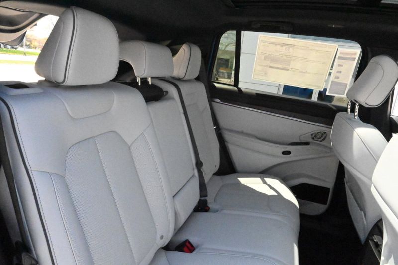 2025 Wagoneer S LimitedImage 13