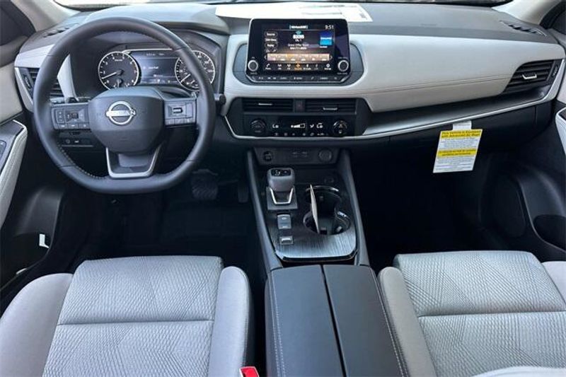 New 2025 Nissan Rogue SVImage 10