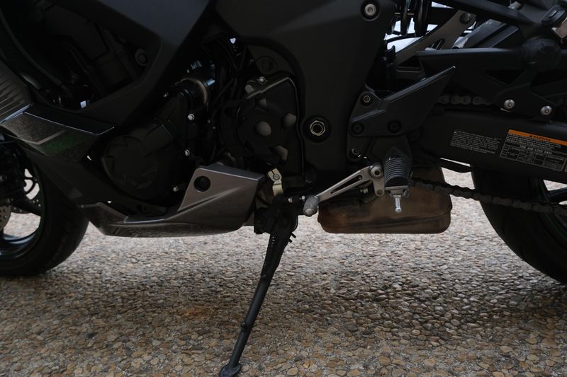2023 Kawasaki NINJA 1000 SX EMERALD BLAZE GREEN AND METALLIC DIABLO BLACK AND METALLIC GRAPHITE GRAY Image 15