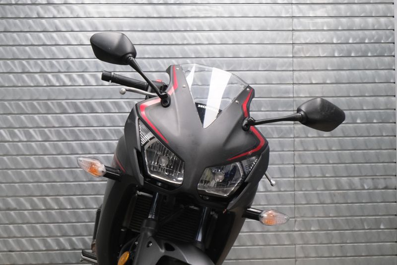 USED 2022 HONDA CBR300RA ABS Image 15