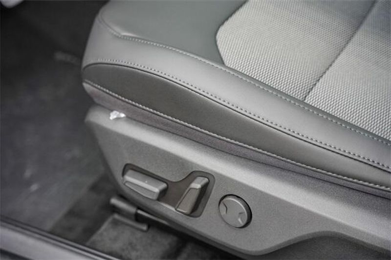 New 2025 Kia Niro EX TouringImage 23