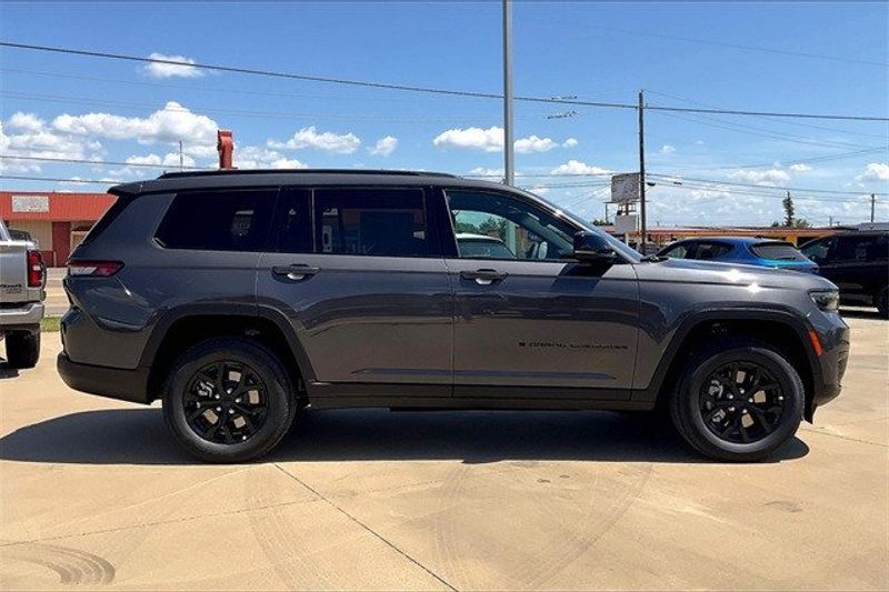 2024 Jeep Grand Cherokee L Altitude X 4x4Image 16