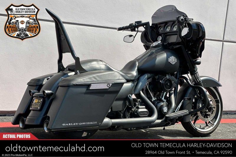 2016 Harley-Davidson Street Glide in a DEEP JADE PEARL W/PINSTRIPE exterior color. BMW Motorcycles of Temecula – Southern California (951) 506-6903 bmwmotorcyclesoftemecula.com 