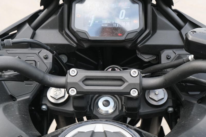 2023 Kawasaki VERSYS 650 LT METALLIC SPARK BLACK AND METALLIC FLAT SPARK BLACK Image 21