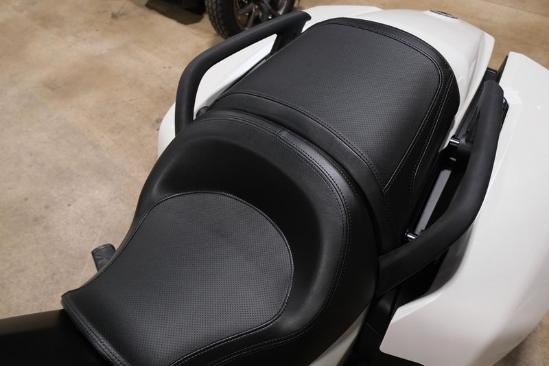 NEW 2026 CAN-AM SPYDER F3-T Image 10