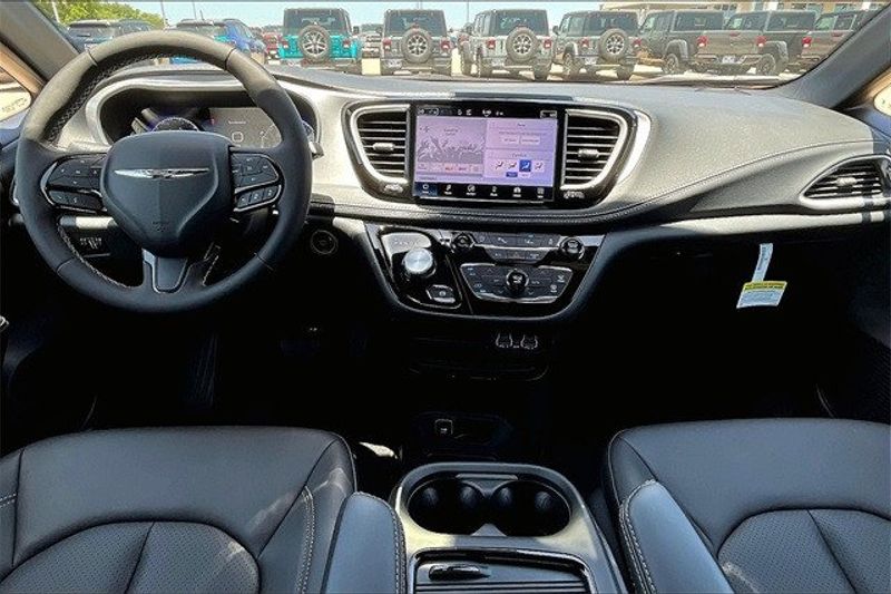 2024 Chrysler Pacifica Touring L AwdImage 6