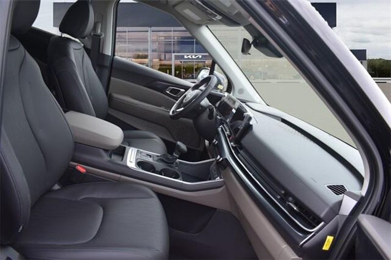 2025 Kia Carnival LXSImage 12
