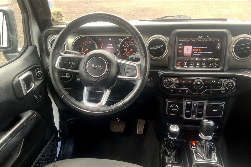 2019 Jeep Wrangler Unlimited Sahara photo 5