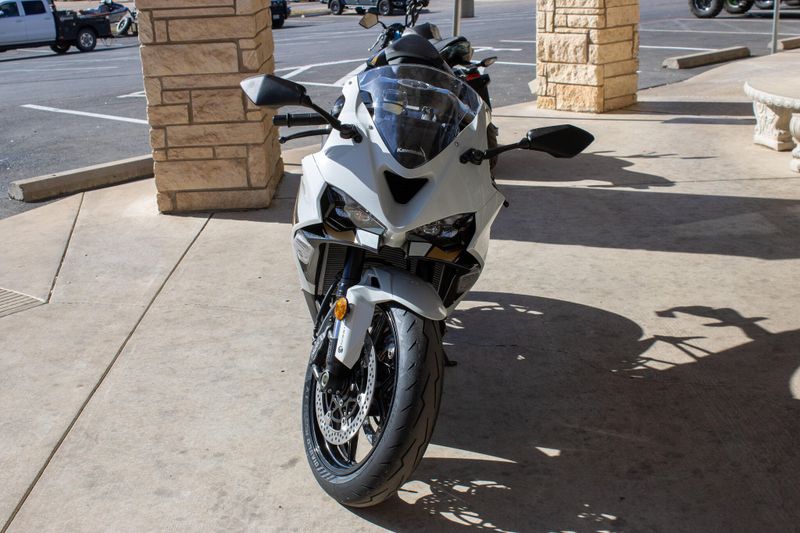 NEW 2026 KAWASAKI NINJA ZX6R ABS Image 3