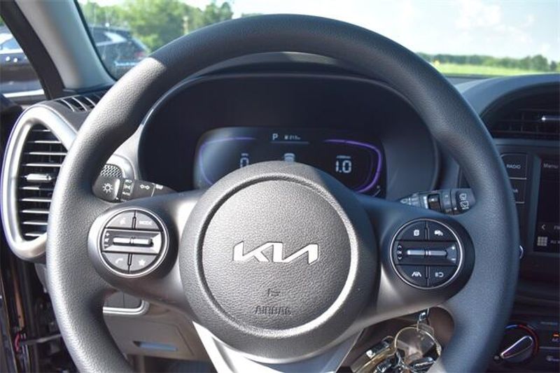 New 2025 Kia Soul LXImage 25