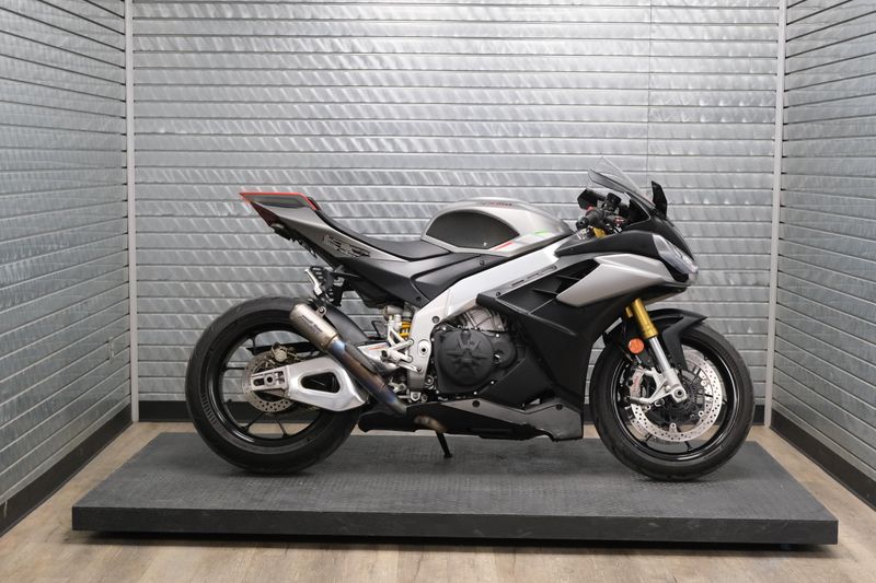 USED 2022 APRILIA RSV4 1100 Image 2