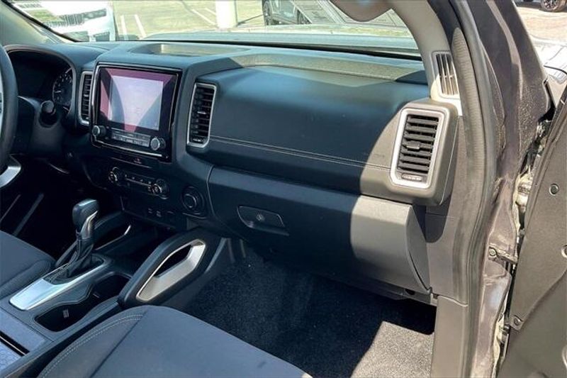 Used 2022 Nissan Frontier SVImage 16