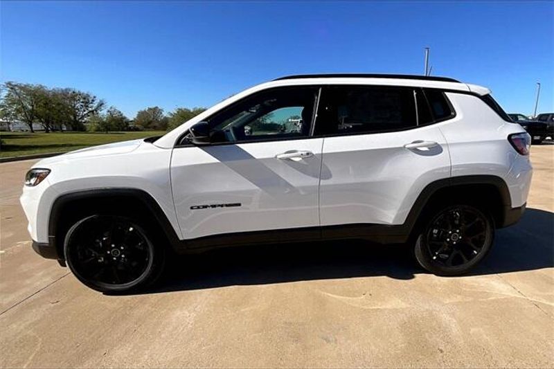 2025 Jeep Compass Latitude 4x4Image 13