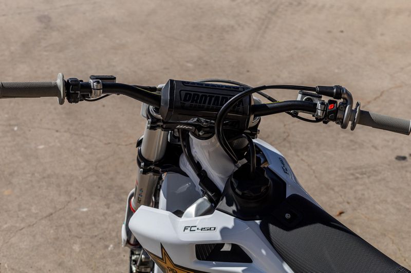 2025 HUSQVARNA FC 450 FACTORY EDITION Image 4