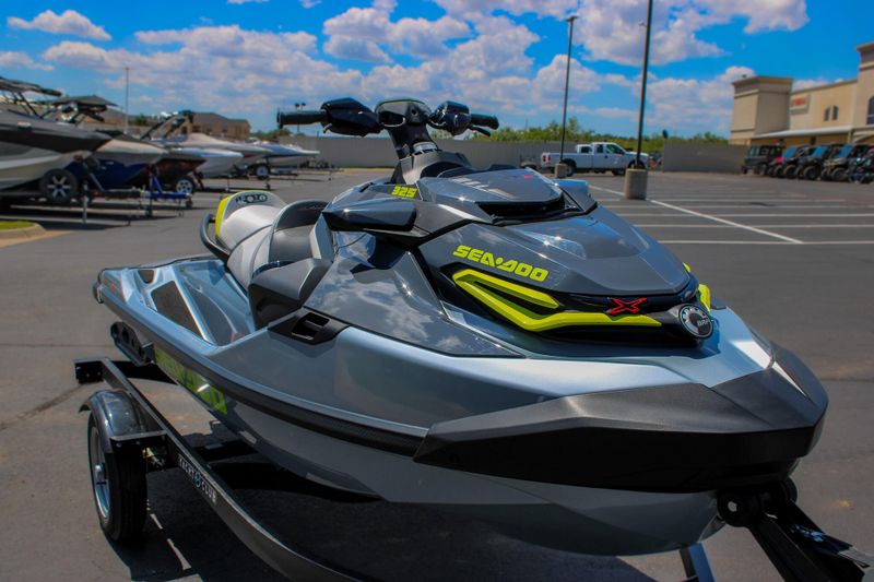 2025 SEADOO RXPX 325 WITH SOUND SYSTEM ICE METAL AND MANTA GREEN Image 5