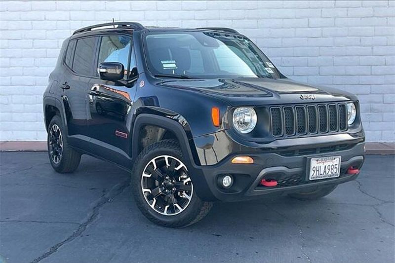 2023 Jeep Renegade Trailhawk photo 2