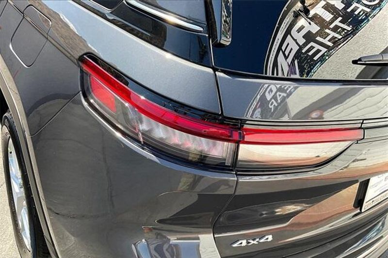 New 2025 Jeep Grand Cherokee Laredo X 4x4Image 12