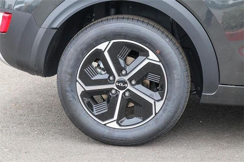 2025 Kia Niro LXImage 19