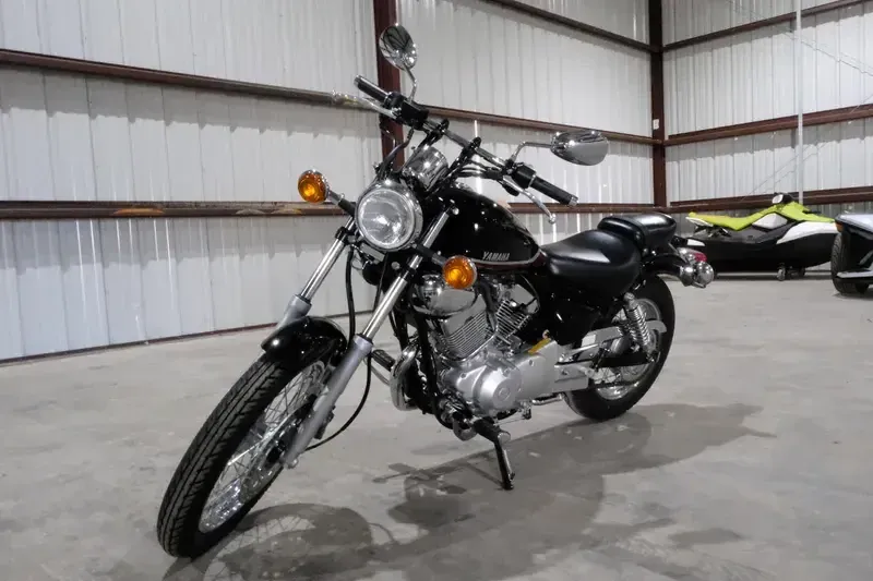 2025 Yamaha V STAR 250 RAVEN Image 8