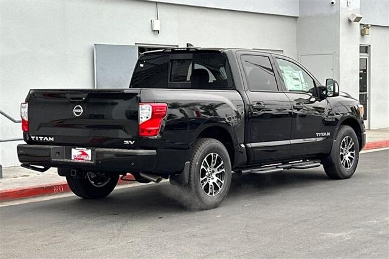 2024 Nissan Titan SVImage 3