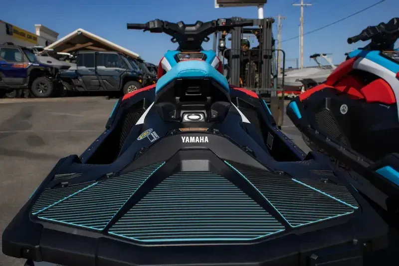 2025 Yamaha JETBLASTER DLX 2UP IMPERIAL RED AND BLACK Image 6