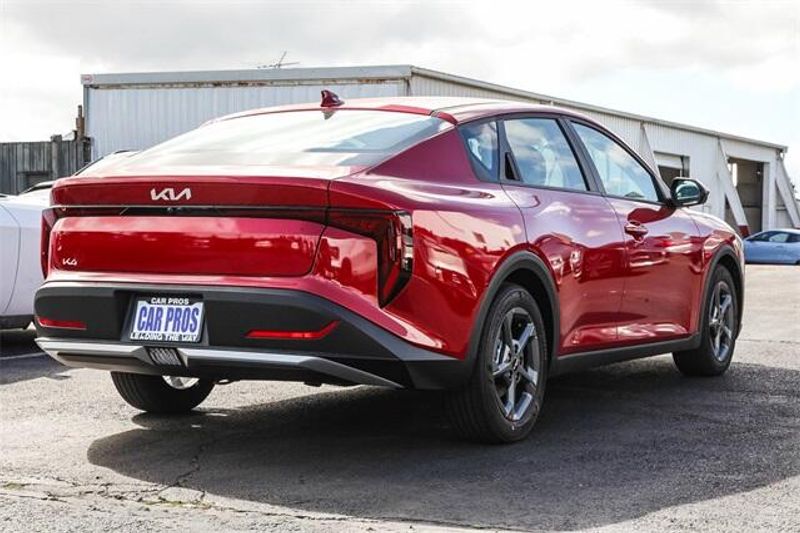 New 2025 Kia K4 LXSImage 17